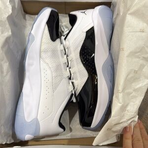 Air Jordan 11 CMFT Low